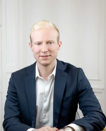 Maître Maximilien Dechamps, avocat au barreau de Paris.